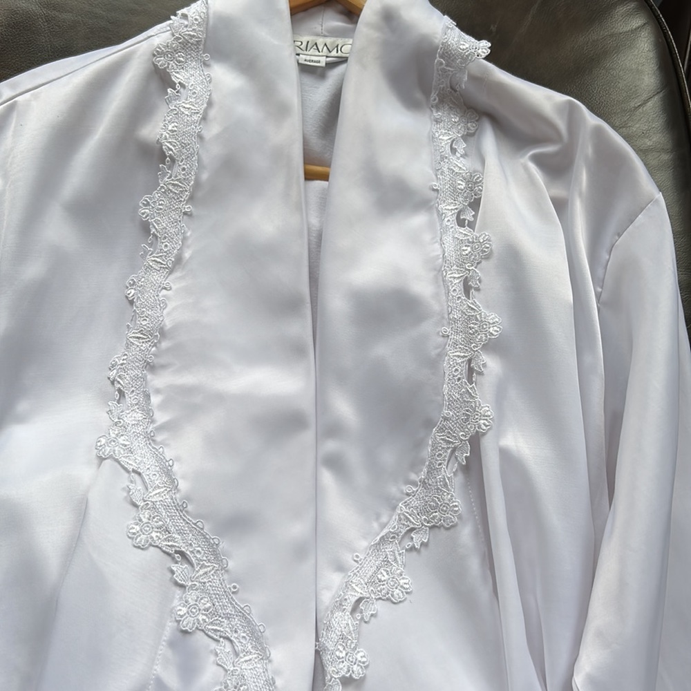 Priamo White Robe. - Picture 5 of 5